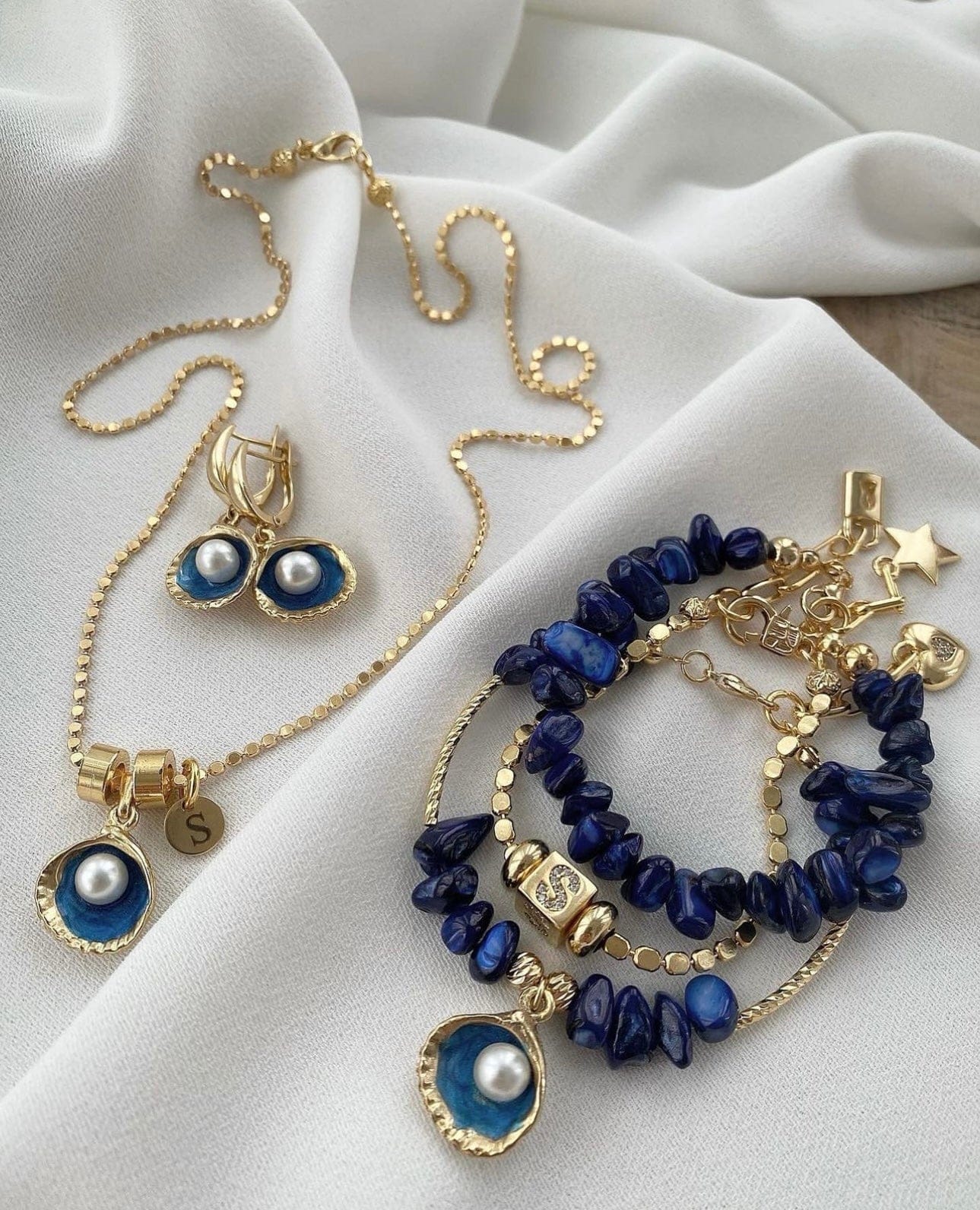 24Kt Gold Plated Black Enamelled Oyster Charms With Pearl, 4 pcs in a pack - Image 2