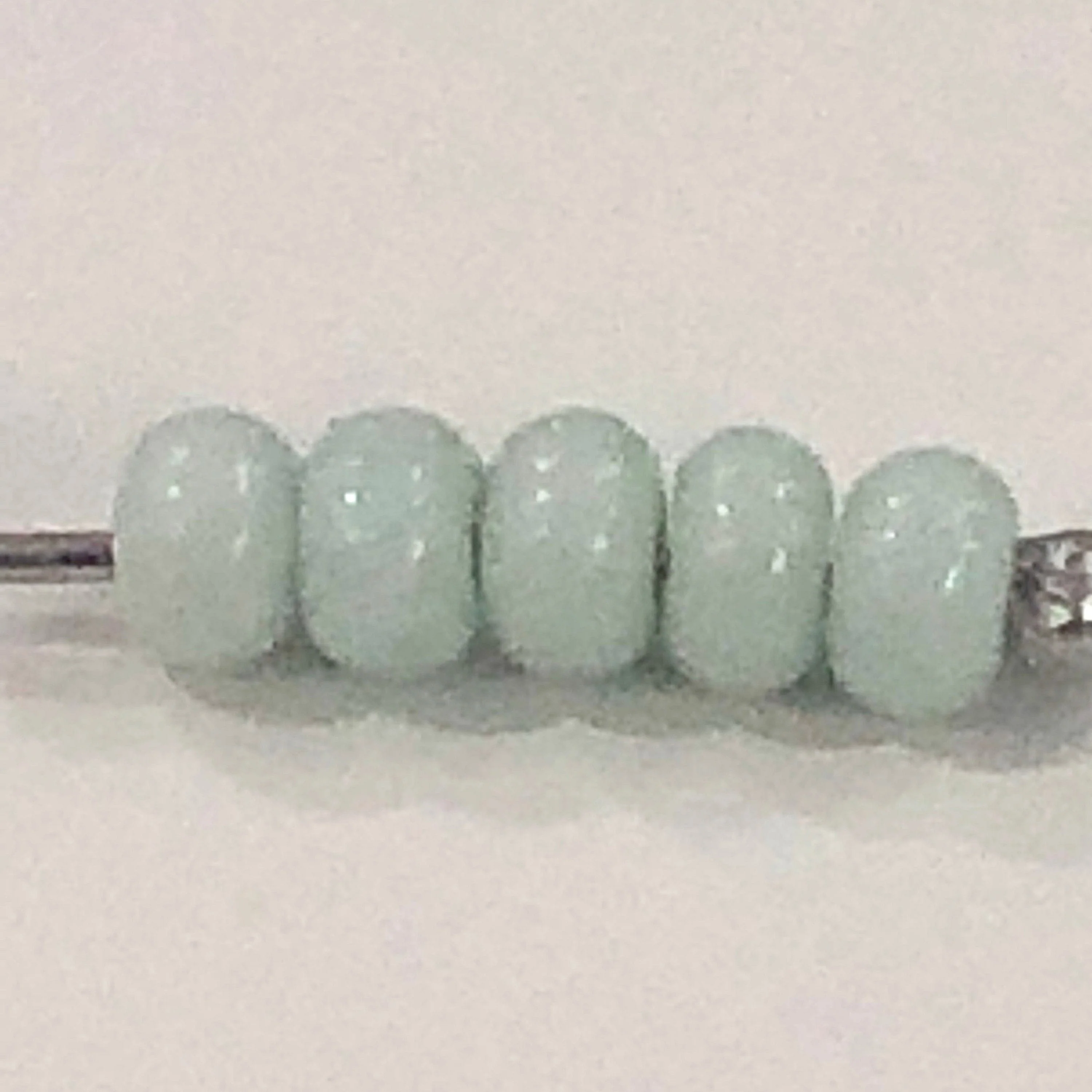 Preciosa Seed Beads 8/0 Rocailles- Round Hole-100 Gr, 03262 Green 1 Dyed Chalk White - Image 3