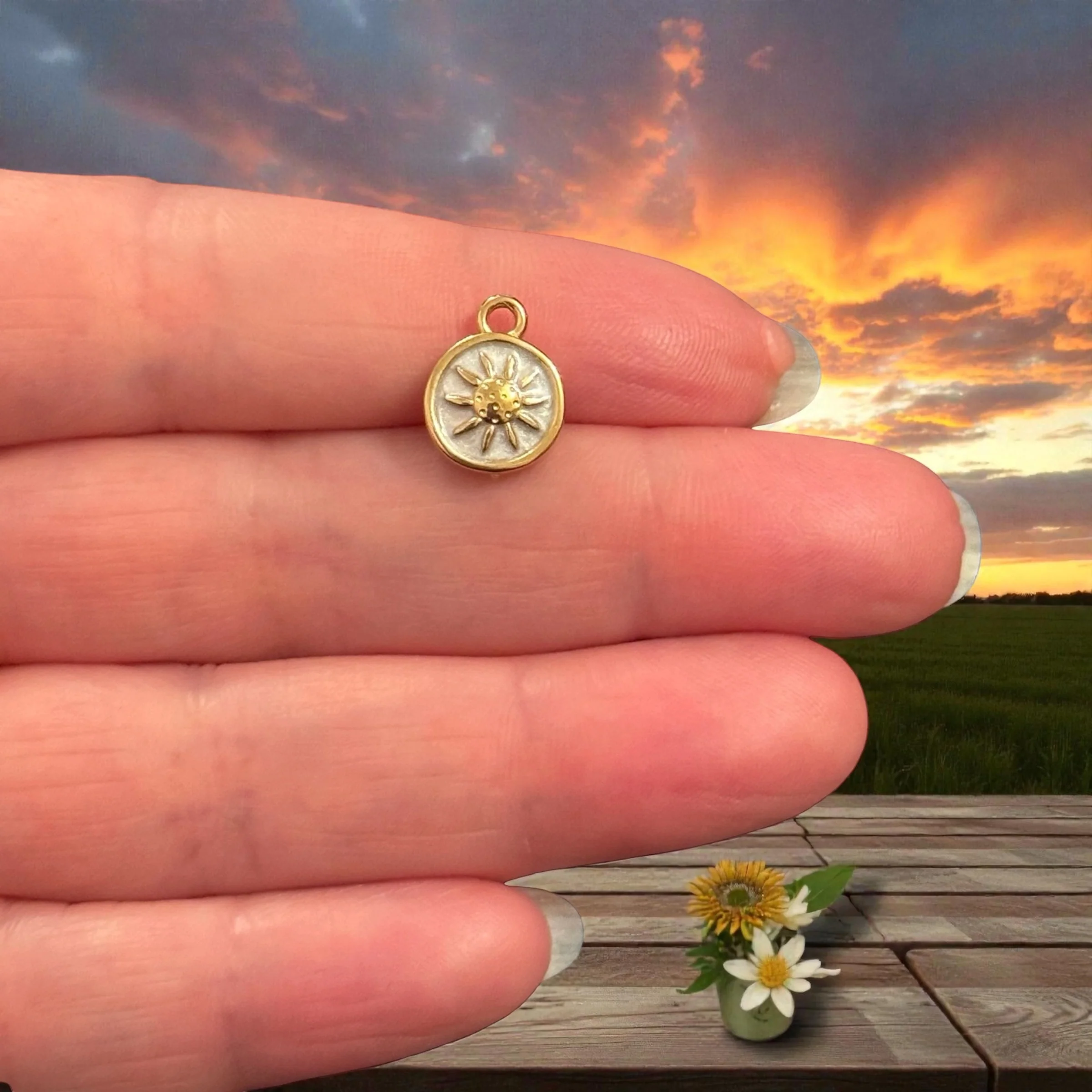 Waterproof Stainless Steel PVD Gold Plated Daisy Charm – Mini Flower Pendant, Tarnish Resistant Floral Charm