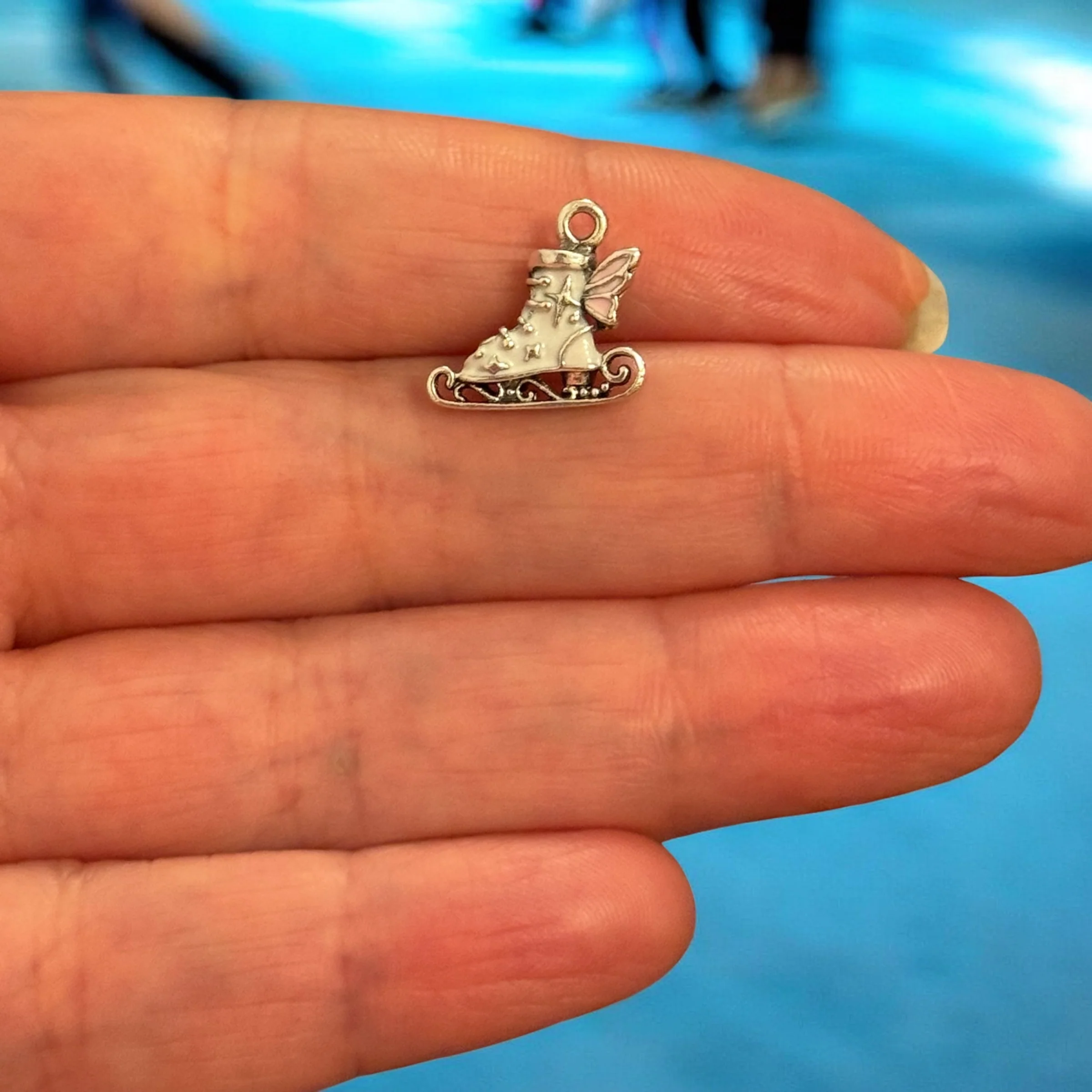 Winged Ice Skate Charm – White Enamel Skating Boot Pendant❄️